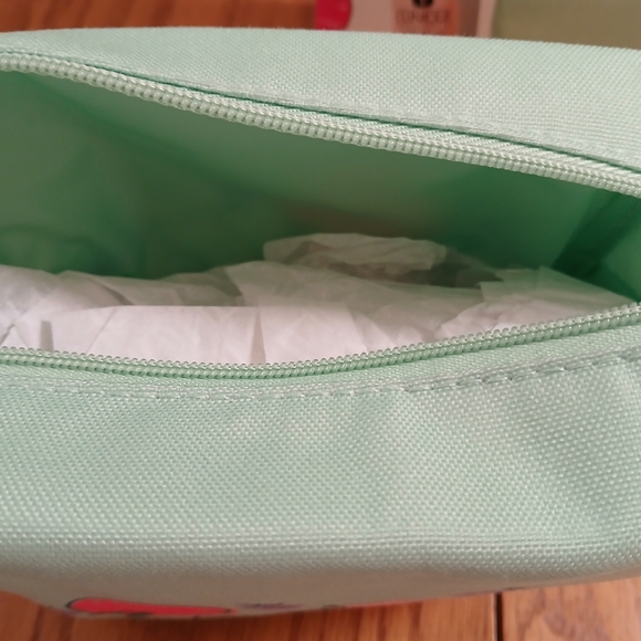 Full Size Products! Clinique Skincare Essentials Kit New In Box With Make-up Bag - Picture 4 of 6